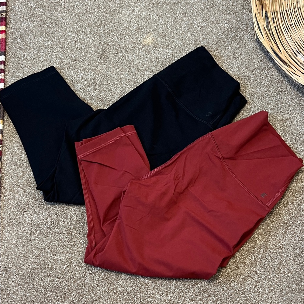 Everlane Black and Red Leggings Set - 2 pair